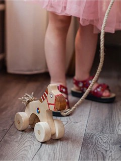 Каталка детская 'Конь', дерево 9