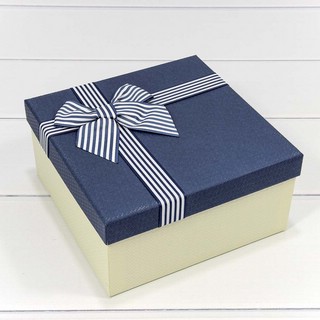 Коробка квадратная Синяя, с полосатым бантом, 17.5х17.5х8 см