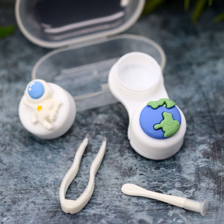 Контейнер для линз «Space astronaut earth» 4