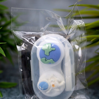 Контейнер для линз «Space astronaut earth» 7