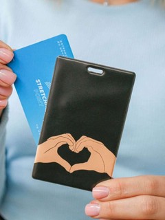 Держатель для карт Heart in my hand 1