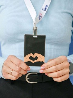 Держатель для карт Heart in my hand 4