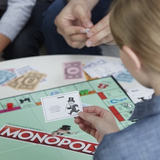 Настольная игра 'Monopoly Классическая', обновленная, артикул C1009 9