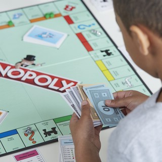 Настольная игра 'Monopoly Классическая', обновленная, артикул C1009 10