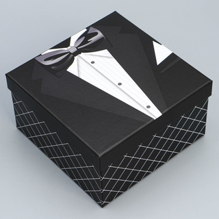 Коробка квадратная 'Костюмы' №1, 18x18x10 см