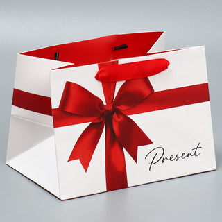 Пакет подарочный с широким дном «Подарок» 20 x 14 x 13,2 см