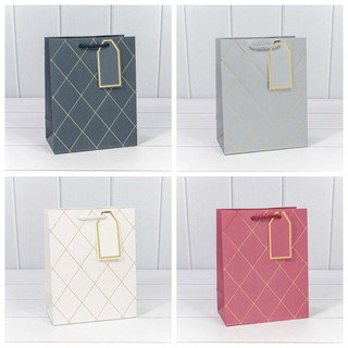 Пакет подарочный с тиснением 'Ромбы' 18х23х10 см, ассорти. Це...