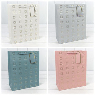 Пакет подарочный с тиснением 'Квадратики', 26х32х13 см, ассор...