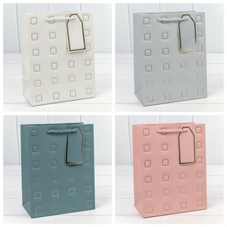 Пакет подарочный с тиснением 'Квадратики', 18х23х10 см, ассор...