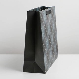 Пакет подарочный ламинированный горизонтальный «Man», 40х31х11.5 см 4