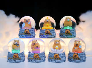 Хрустальный шар-сюрприз 'Capybara life' 10 см, в ассортименте. Цена за 1 шт 1