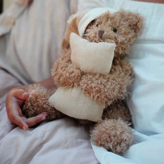 Мишка в ночном колпаке с подушкой, 22 см, Relana 5