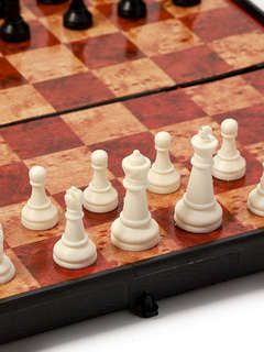 Шахматы 19 х 19 см, доска и фигуры пластик 7