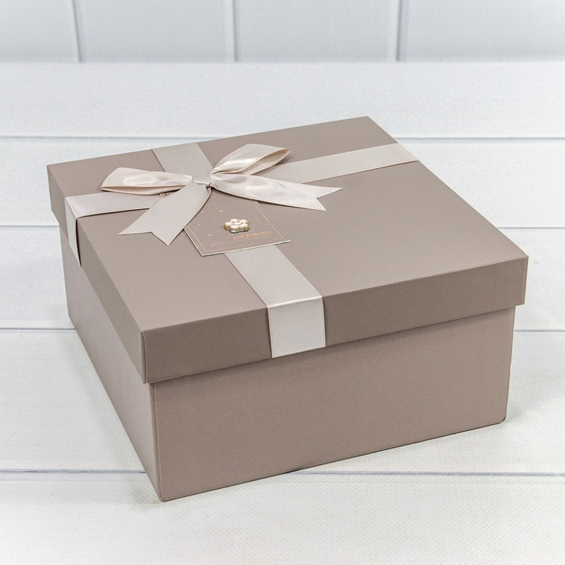 Коробка квадратная с бантом и цветочком, 17х17х8 см, серый