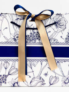 Пакет подарочный ламинированный «Мрамор», цветы, с бантиком, 25x20x12 см 2