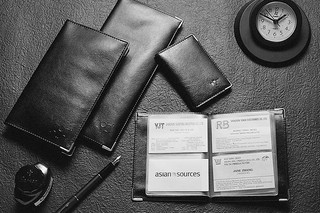 Визитница 'COMIX' на 64 карточки, черная, с железными уголками 2