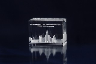 Куб стеклянный с лазерной гравировкой здания МГУ имени М.В. Л...