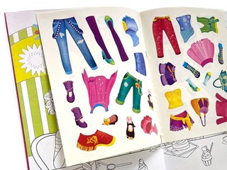 В кафе. Книжка-раскраска с наклейками для девочек 4