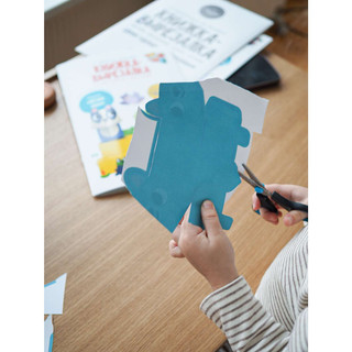 Книжка-вырезалка с наклейками 'Домашние питомцы' 6