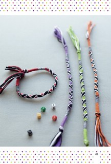 Бижутерика. Научись плести фенечки и браслетики из нитей 7