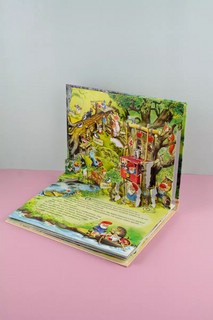 Сказка про гномов, книга-панорамка. Рисунки Т. Вульфа 7