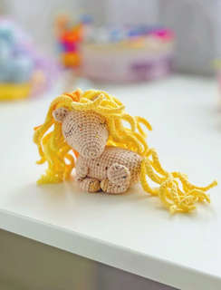 Вязанные панно и игрушки крючком 17