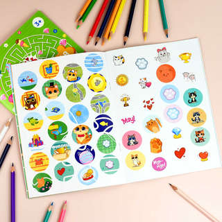 Лабиринты с наклейками: Коты 4