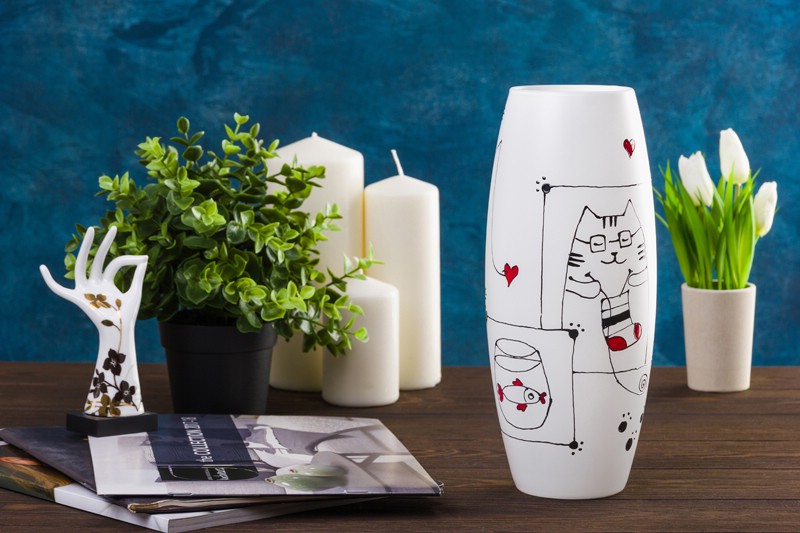 Спортивные вазы купить. Ваза elan Gallery 11х11х26 см. Предмет интерьера ваза. Интерьерная ваза маленькая. Elan Gallery белый узор.
