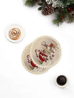 Комплект из 2-х круглых салфеток 'Дед Мороз в волшебном лесу'...