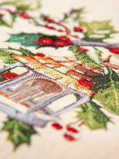 Скатерть 'Новогодние друзья, Снегири' 100х100 см, гобелен, серебро, Le Gobelin 4