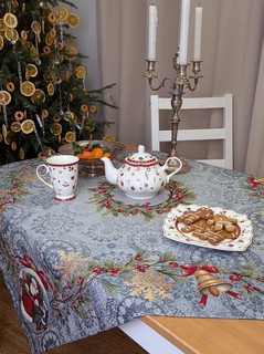 Скатерть 'Новогодние ягоды' (серо-голубой фон) 100х100 см, гобелен, Le Gobelin 3