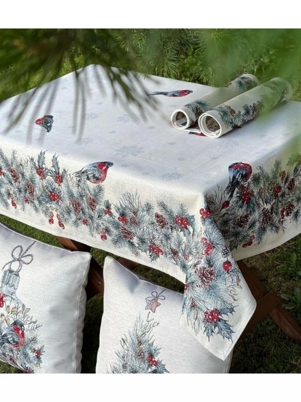 Скатерть 'Снегири' 140х140 см, гобелен, серебро, Le Gobelin