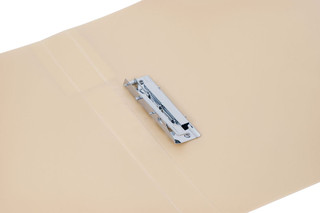 Бюрократ Папка с зажимом Gems А4 цвет кремовый жемчуг 2