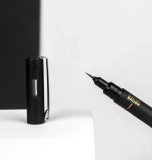 Линер Uni Pin Brush Extra Fine (кисть) черный 3