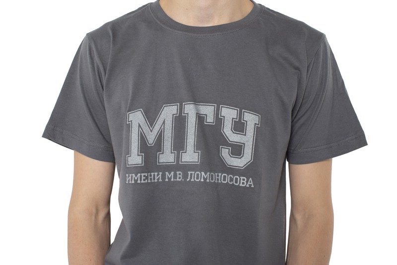Футболка с надписью МГУ имени М.В. Ломоносова на русском языке