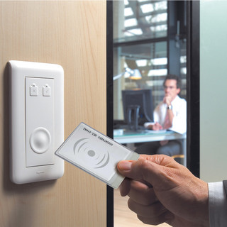 Бейдж вертикальный без держателя, серый, твердый пластик, Brauberg 4