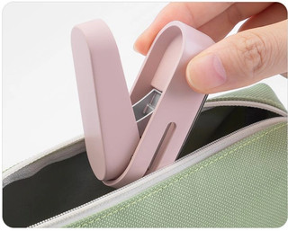 Дырокол Deli NS088 на 10 листов, розовый 2