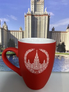 Кружка с покрытием Soft-touch и логотипом МГУ имени М. В. Ломоносова, цвет красный