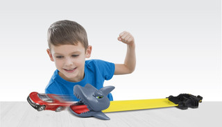 Трек 'Акула атакует' (3 машины) Halsall Toys Internationals 2