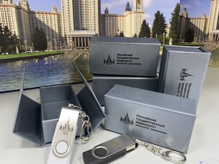 Флэшка-брелок в подарочной упаковке с логотипом МГУ имени М.В. Ломоносова, цвет красный 2