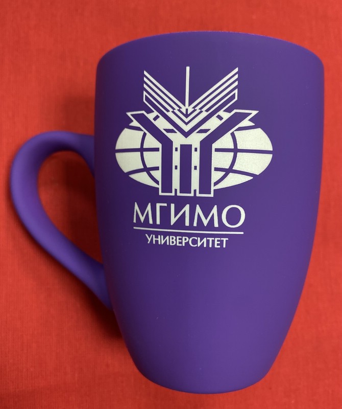 Кружка с покрытием софт-тач с гравировкой логотипа МГИМО, цвет фиолетовый
