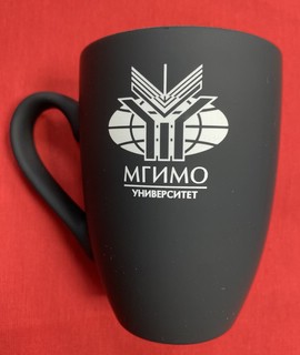 Кружка с покрытием софт-тач с гравировкой логотипа МГИМО, цвет чёрный