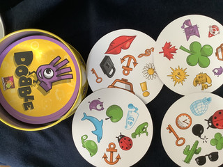 Настольная игра Доббль (Dobble или Spot it!)