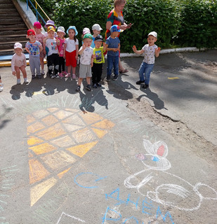 Конкурс Большой конкурс рисунков на асфальте, Федякова Лариса 4