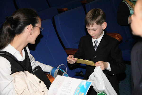 Грамоты и подарки для юных лучших математиков