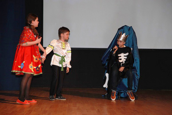 Ученики подготовили спектакль для победителей олимпиады