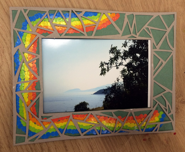 МК Фоторамка из конфетти: рамка для фото своими руками готова!