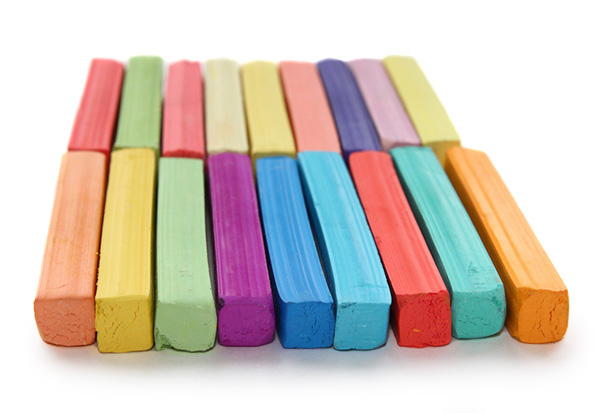 Яркие мелки для художников по асфальту, забору и папиной машине!