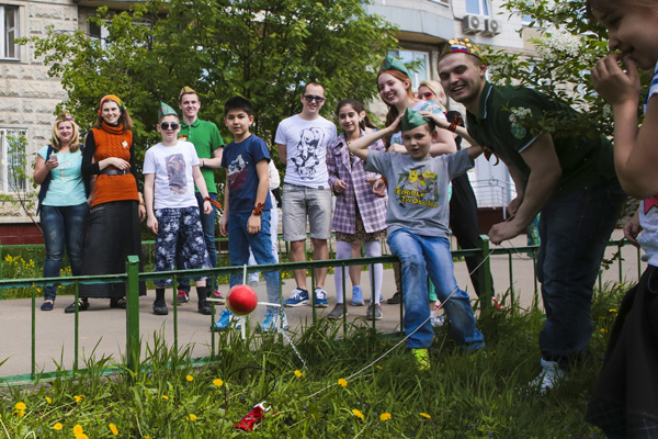 Дети запускают настоящую ракету!