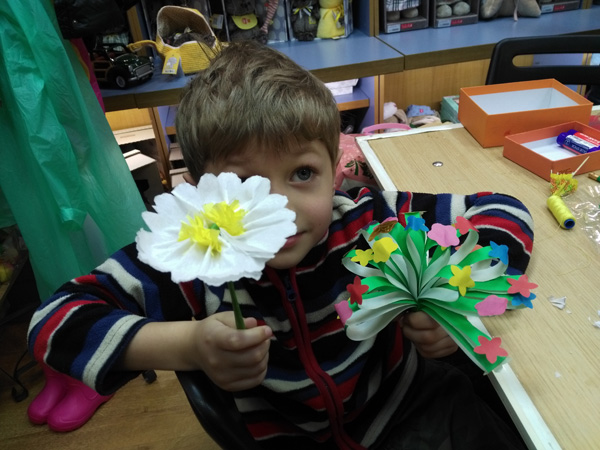 Мастер-класс Весенний букет, красивые цветы у мальчика